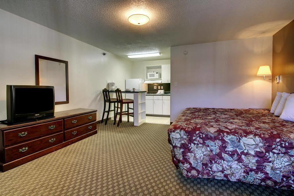 Intown Suites Extended Stay Greensboro Nc - Lanada エクステリア 写真