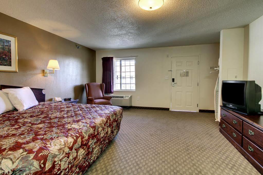 Intown Suites Extended Stay Greensboro Nc - Lanada エクステリア 写真