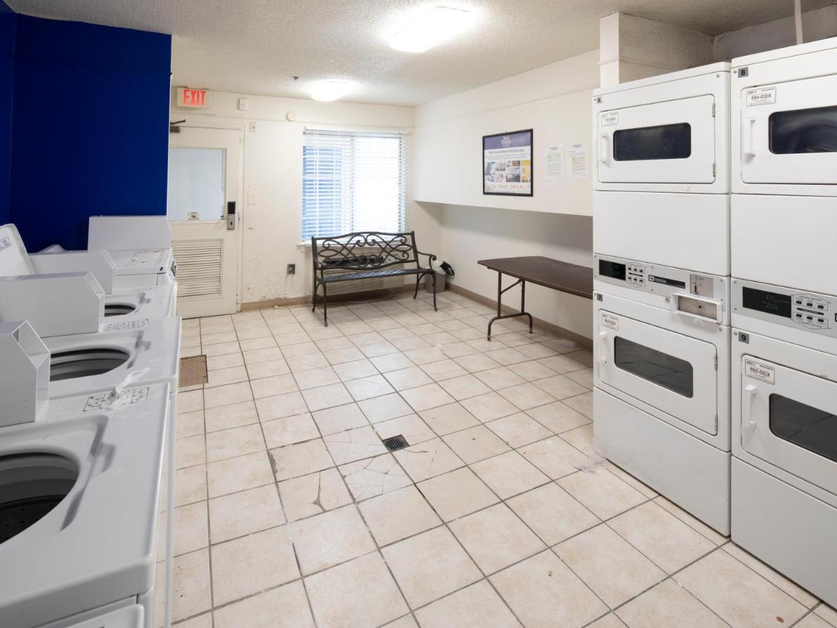 Intown Suites Extended Stay Greensboro Nc - Lanada エクステリア 写真